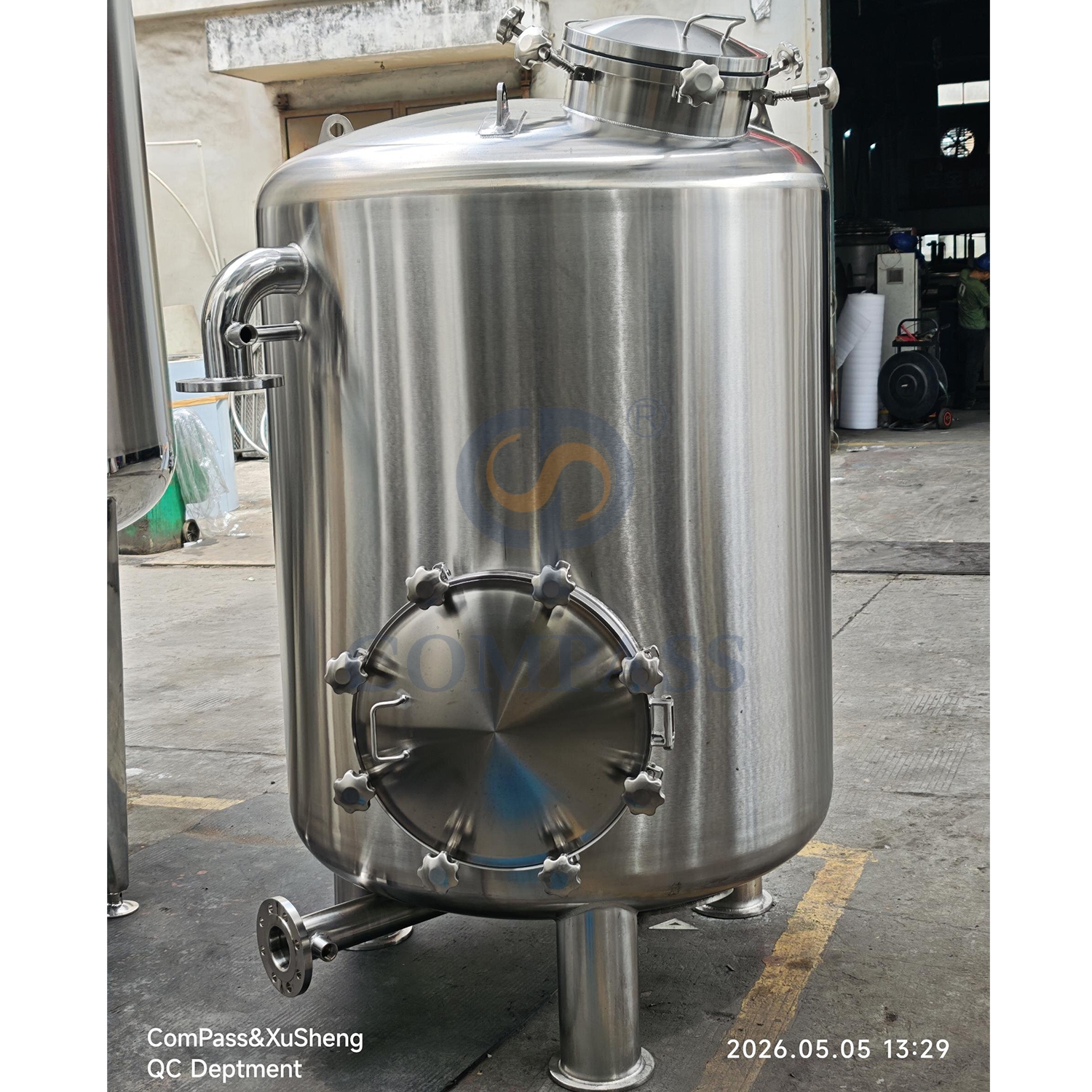 New Arrival 1000MM Stainless Steel Vertical Tank SS316L OEM Food Grade Sanitary Multi Media Filtertanks with Pressure Manhole