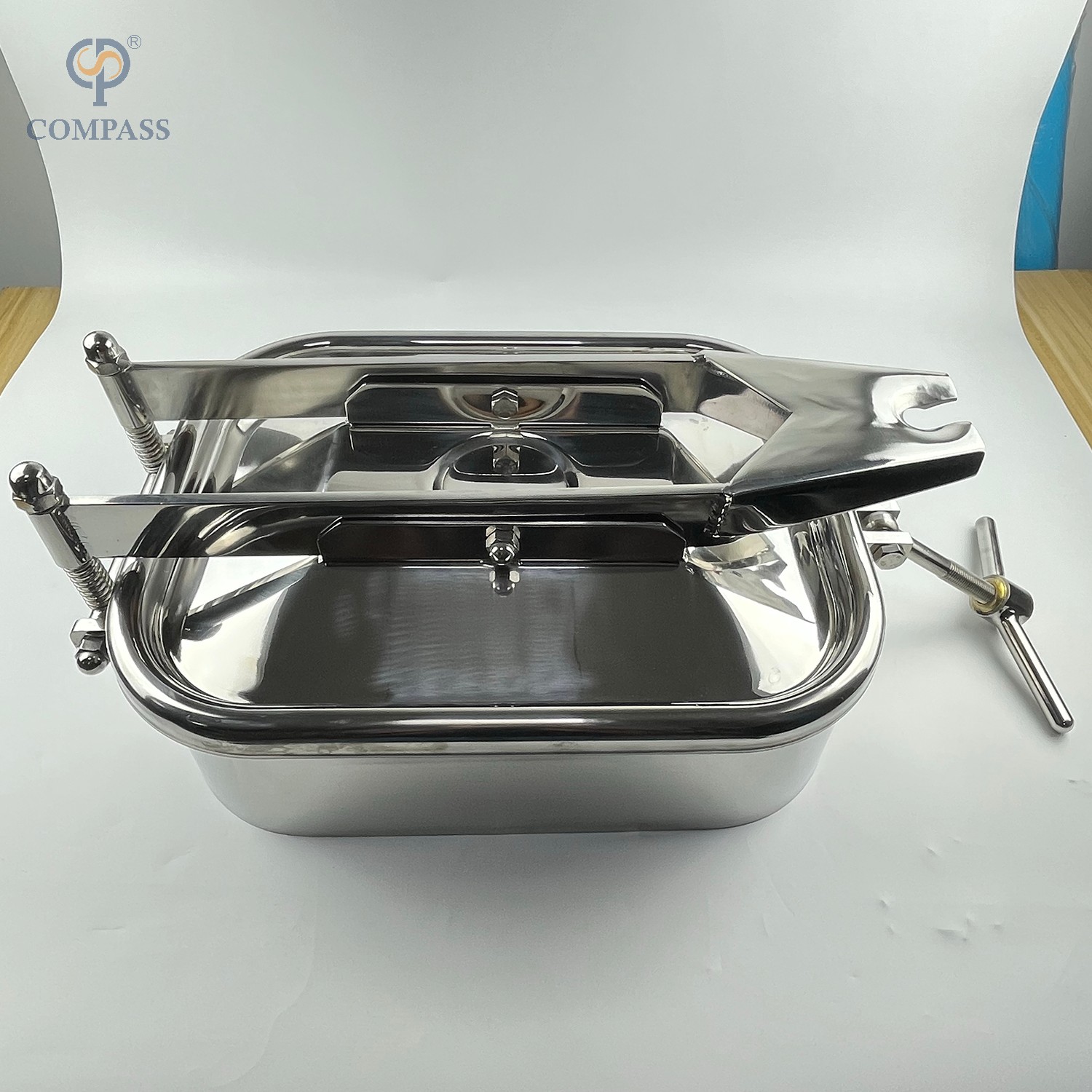 STAINLESS STEEL SS304 OUTWARD RECTANGULAR MANWAYS WITH ONE INTERSECTANT ARMS